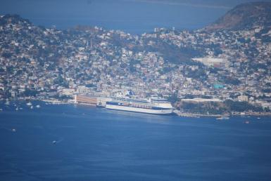 Constellation i Acapulco hamn